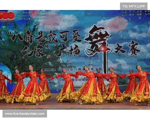 “张伟丽与闫晓楠赛後相拥,八角笼内见证武者风度” “张伟丽与闫晓楠赛後相拥,八角笼内见证武者风度”